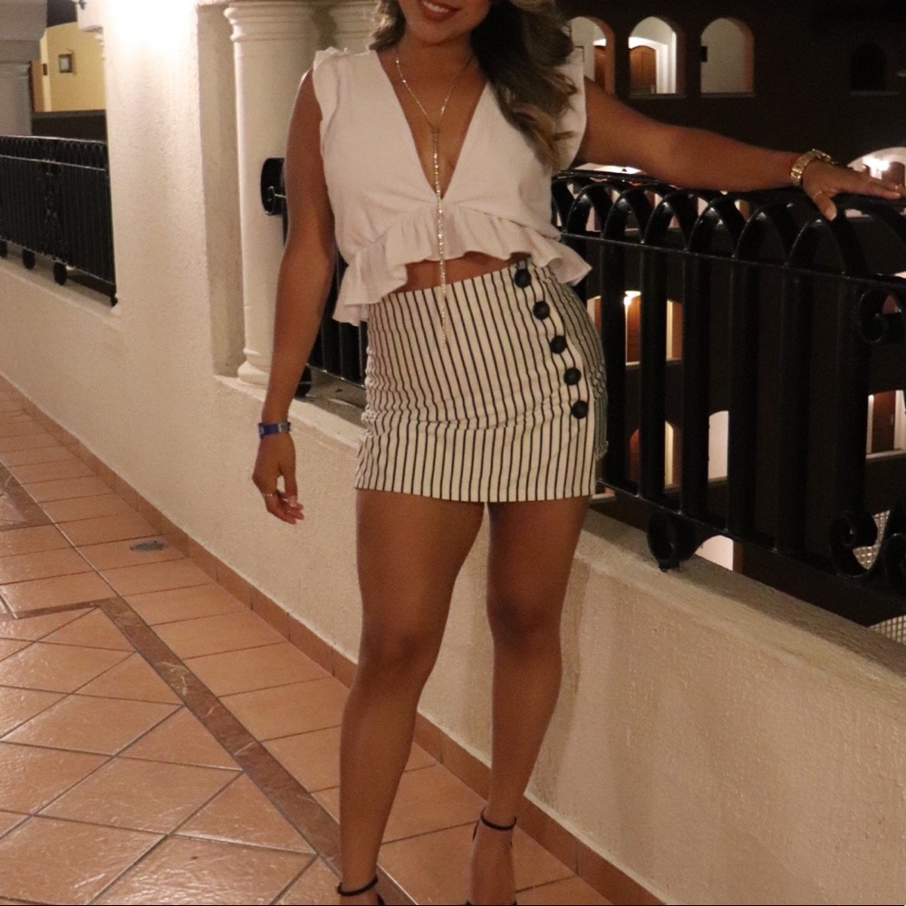 Women’s Dressy Shorts- Size M